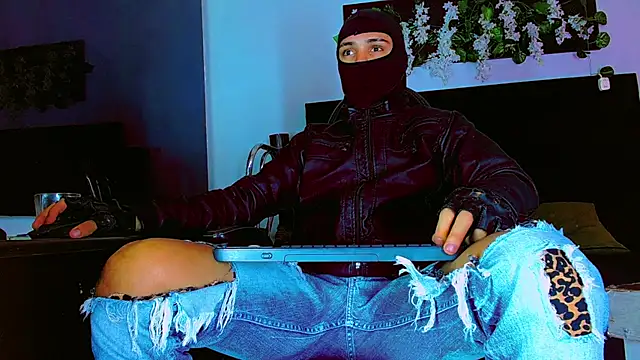 HannibalLester online show from 04-26-26, 05:21