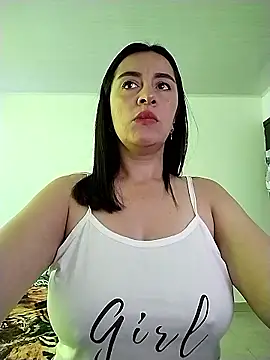 Snapshot of hailey85 chatting on 01-09-26, 04:32 hailey85 online show from 01-09-26, 04:32