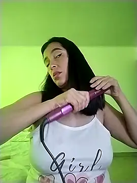 Snapshot of hailey85 chatting on 02-06-26, 09:29 hailey85 online show from 02-06-26, 09:29