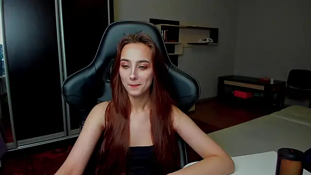 Snapshot of SilverDream chatting on 01-13-26, 02:33 SilverDream online show from 01-13-26, 02:33