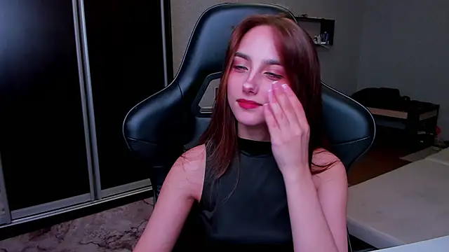 Snapshot of SilverDream chatting on 04-02-26, 07:55 SilverDream online show from 04-02-26, 07:55