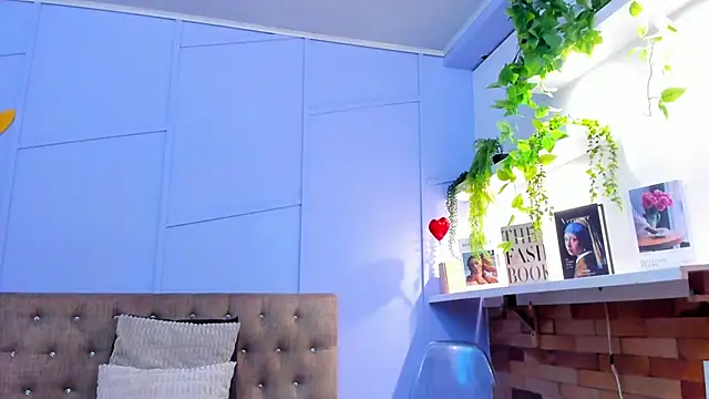 nathalie rossel online show from 10-15-25, 07:58