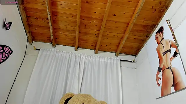 Snapshot of sweet_amalia4 chatting on 09-15-25, 03:28 sweet amalia4 online show from 09-15-25, 03:28