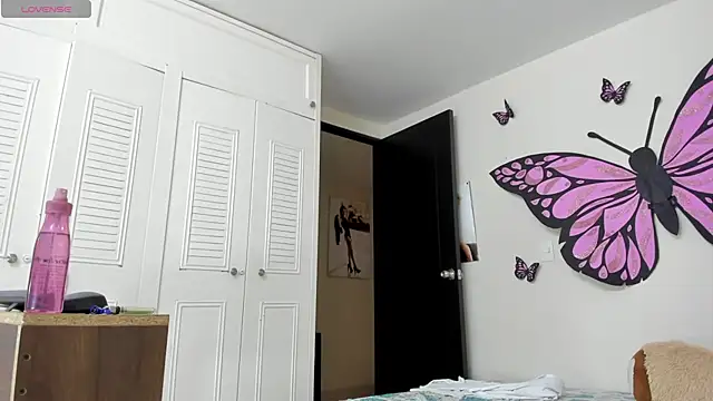 Snapshot of sweet_amalia4 chatting on 10-20-25, 07:03 sweet amalia4 online show from 10-20-25, 07:03