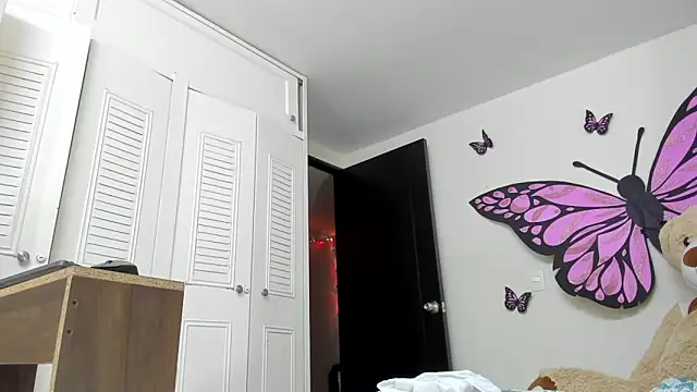 Snapshot of sweet_amalia4 chatting on 11-30-25, 03:43 sweet amalia4 online show from 11-30-25, 03:43