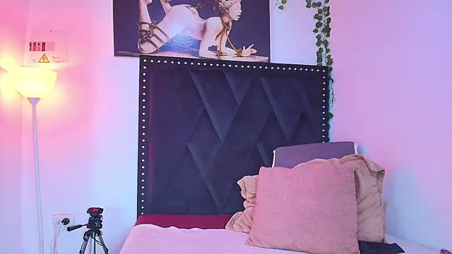 dafne queenn online show from 11-19-25, 12:38