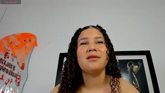 zoee lovv online show from 10-24-25, 03:03