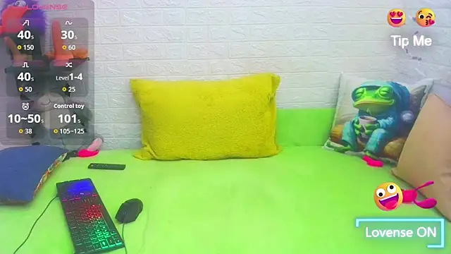 Snapshot of RedHousewife chatting on 11-11-25, 10:04 RedHousewife online show from 11-11-25, 10:04