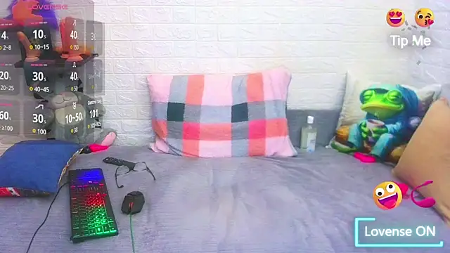 Snapshot of RedHousewife chatting on 02-02-26, 09:24 RedHousewife online show from 02-02-26, 09:24