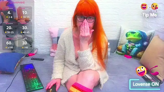 Snapshot of RedHousewife chatting on 02-11-26, 12:32 RedHousewife online show from 02-11-26, 12:32