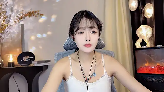 xiaodaibabyy online show from 02-02-25, 01:19