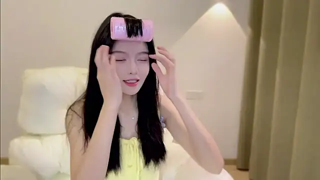 xiaodaibabyy online show from 10-12-25, 07:51