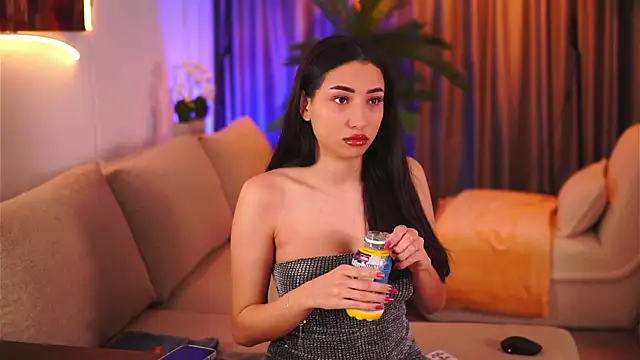 Snapshot of GinaValentinna chatting on 02-02-25, 07:14 GinaValentinna online show from 02-02-25, 07:14