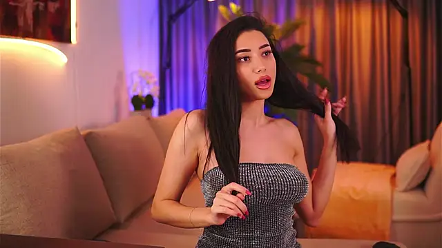 Snapshot of GinaValentinna chatting on 02-02-25, 10:39 GinaValentinna online show from 02-02-25, 10:39