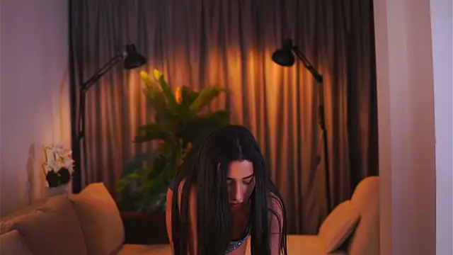 Snapshot of GinaValentinna chatting on 02-20-25, 02:07 GinaValentinna online show from 02-20-25, 02:07