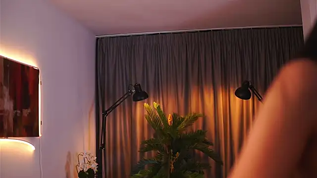 Snapshot of GinaValentinna chatting on 02-20-25, 07:41 GinaValentinna online show from 02-20-25, 07:41