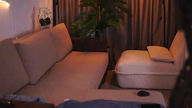 Snapshot of GinaValentinna chatting on 02-21-25, 10:37 GinaValentinna online show from 02-21-25, 10:37