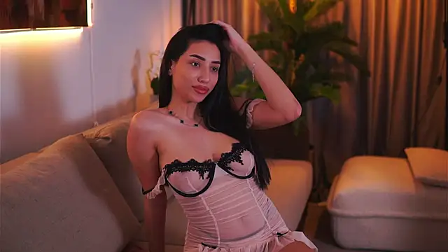 Snapshot of GinaValentinna chatting on 02-22-25, 01:44 GinaValentinna online show from 02-22-25, 01:44