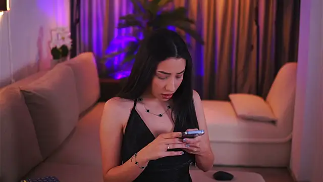 Snapshot of GinaValentinna chatting on 02-22-25, 07:36 GinaValentinna online show from 02-22-25, 07:36