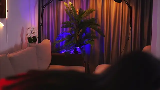 Snapshot of GinaValentinna chatting on 02-28-25, 07:03 GinaValentinna online show from 02-28-25, 07:03