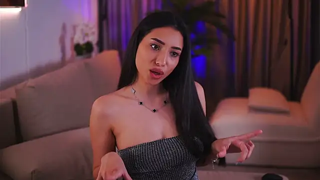 Snapshot of GinaValentinna chatting on 03-06-25, 11:09 GinaValentinna online show from 03-06-25, 11:09