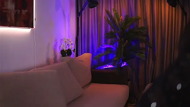 Snapshot of GinaValentinna chatting on 03-16-25, 07:49 GinaValentinna online show from 03-16-25, 07:49