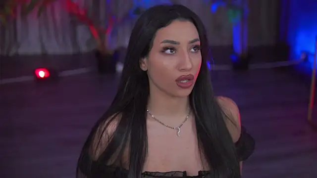 Snapshot of GinaValentinna chatting on 09-15-25, 07:25 GinaValentinna online show from 09-15-25, 07:25