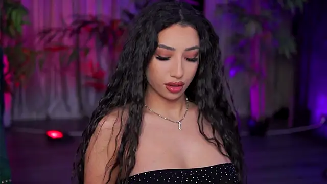 Snapshot of GinaValentinna chatting on 09-18-25, 07:16 GinaValentinna online show from 09-18-25, 07:16