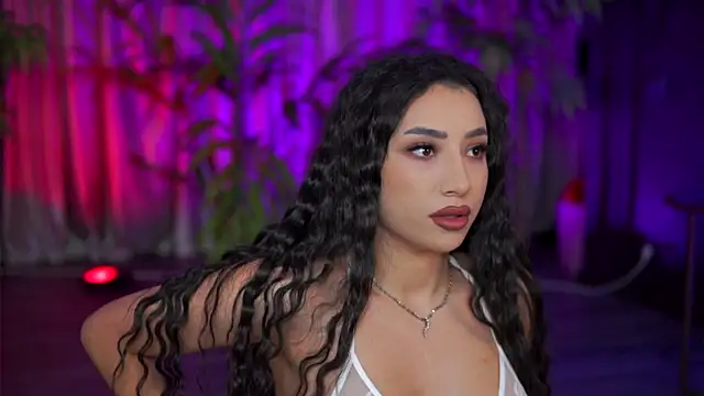 Snapshot of GinaValentinna chatting on 09-25-25, 06:44 GinaValentinna online show from 09-25-25, 06:44