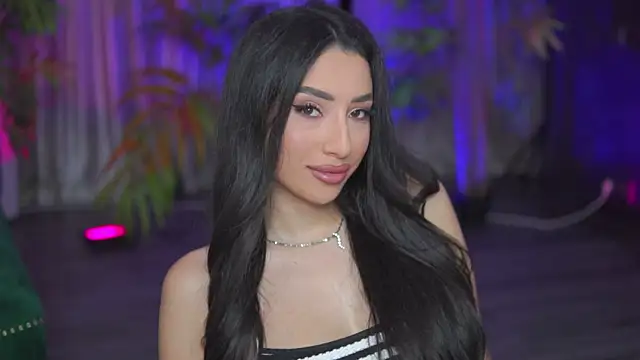 Snapshot of GinaValentinna chatting on 10-10-25, 06:40 GinaValentinna online show from 10-10-25, 06:40