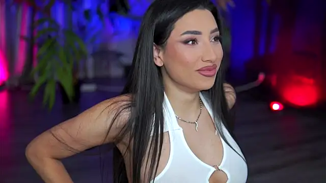 Snapshot of GinaValentinna chatting on 10-15-25, 06:41 GinaValentinna online show from 10-15-25, 06:41