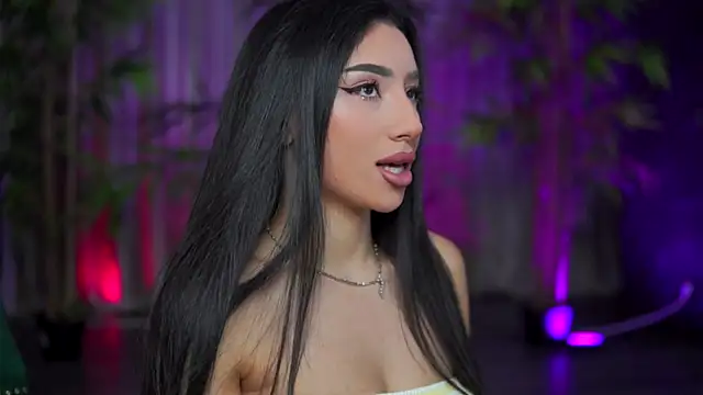 Snapshot of GinaValentinna chatting on 10-21-25, 07:03 GinaValentinna online show from 10-21-25, 07:03