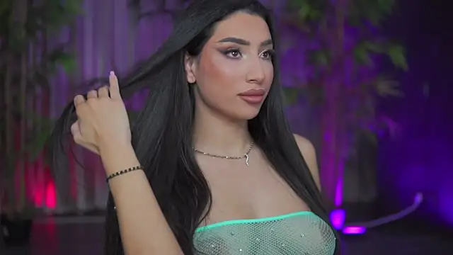 Snapshot of GinaValentinna chatting on 10-22-25, 06:51 GinaValentinna online show from 10-22-25, 06:51