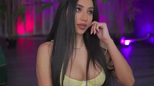 Snapshot of GinaValentinna chatting on 10-25-25, 07:08 GinaValentinna online show from 10-25-25, 07:08