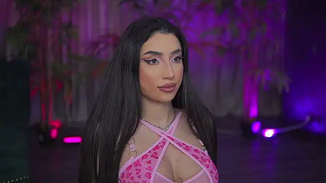 Snapshot of GinaValentinna chatting on 11-02-25, 08:00 GinaValentinna online show from 11-02-25, 08:00