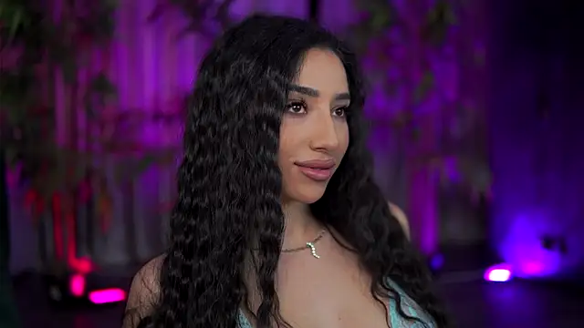 Snapshot of GinaValentinna chatting on 11-11-25, 07:58 GinaValentinna online show from 11-11-25, 07:58