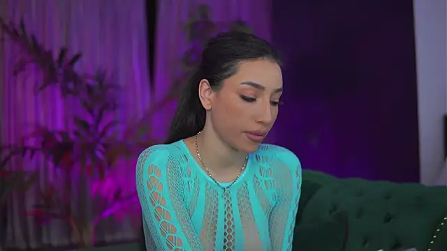 Snapshot of GinaValentinna chatting on 11-15-25, 08:16 GinaValentinna online show from 11-15-25, 08:16