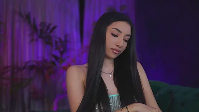 Snapshot of GinaValentinna chatting on 11-19-25, 07:58 GinaValentinna online show from 11-19-25, 07:58