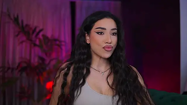 Snapshot of GinaValentinna chatting on 11-26-25, 07:48 GinaValentinna online show from 11-26-25, 07:48