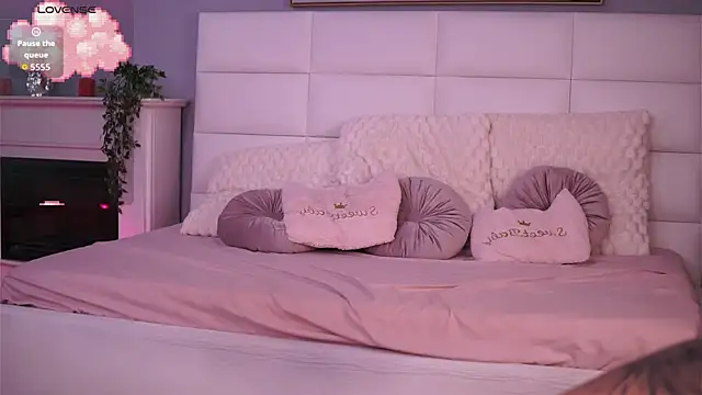 Snapshot of FlirtyFawn chatting on 12-19-25, 01:34 FlirtyFawn online show from 12-19-25, 01:34