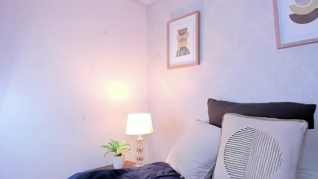 Caroline dh online show from 12-17-25, 11:38