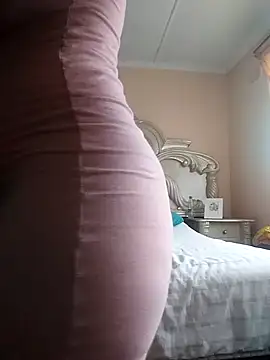 Snapshot of Feathergal69_ chatting on 09-20-25, 01:12 Feathergal69 online show from 09-20-25, 01:12