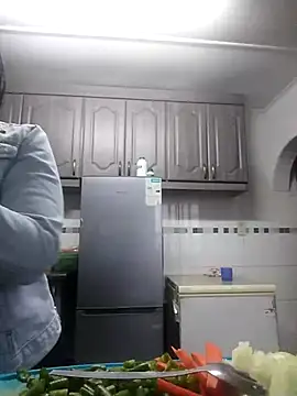 Snapshot of Feathergal69_ chatting on 09-23-25, 02:31 Feathergal69 online show from 09-23-25, 02:31