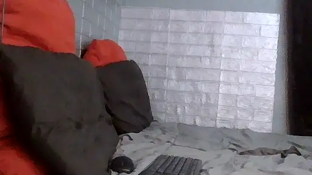 Snapshot of Feathergal69_ chatting on 02-18-26, 08:21 Feathergal69 online show from 02-18-26, 08:21