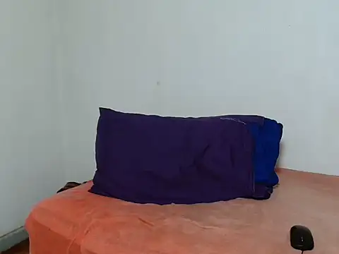 Snapshot of Feathergal69_ chatting on 06-30-26, 05:47 Feathergal69 online show from 06-30-26, 05:47