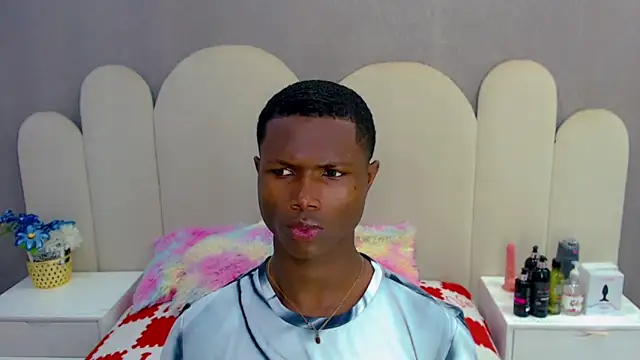 Snapshot of joel_blackcock chatting on 10-26-25, 03:18 joel blackcock online show from 10-26-25, 03:18