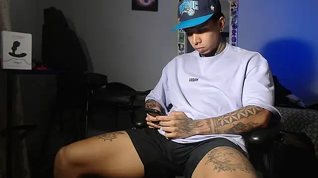 Nickhot0609 online show from 01-21-25, 11:02