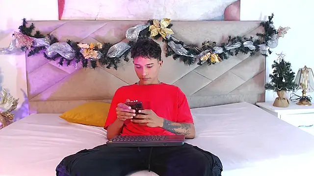 Snapshot of Edward_Milleer chatting on 12-07-24, 03:04 Edward Milleer online show from 12-07-24, 03:04