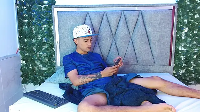 Snapshot of Edward_Milleer chatting on 12-14-24, 04:09 Edward Milleer online show from 12-14-24, 04:09