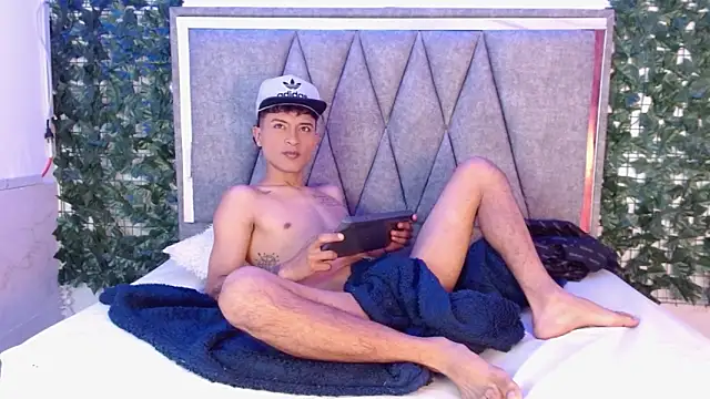 Snapshot of Edward_Milleer chatting on 12-15-24, 02:48 Edward Milleer online show from 12-15-24, 02:48